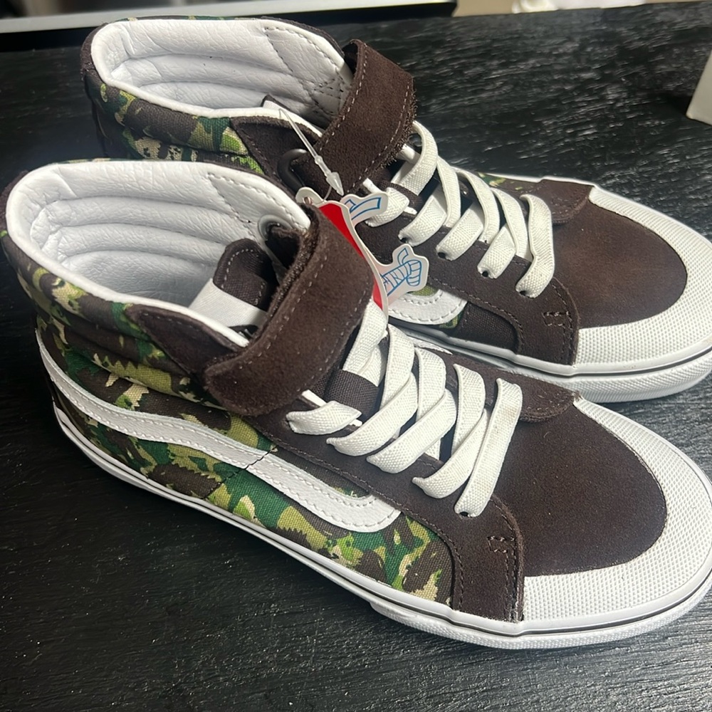 Brand new Sk8-Hi Reissue 13 Animal Camo Size 2y